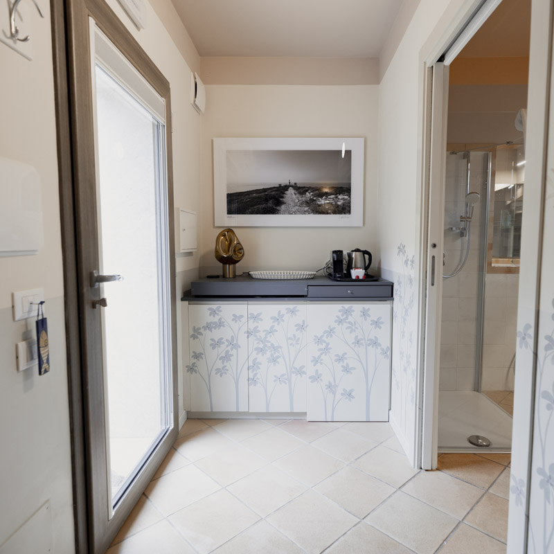 Dolcevita Egadi Resort Comfort Room Faro Ingresso e Angolo Cottura